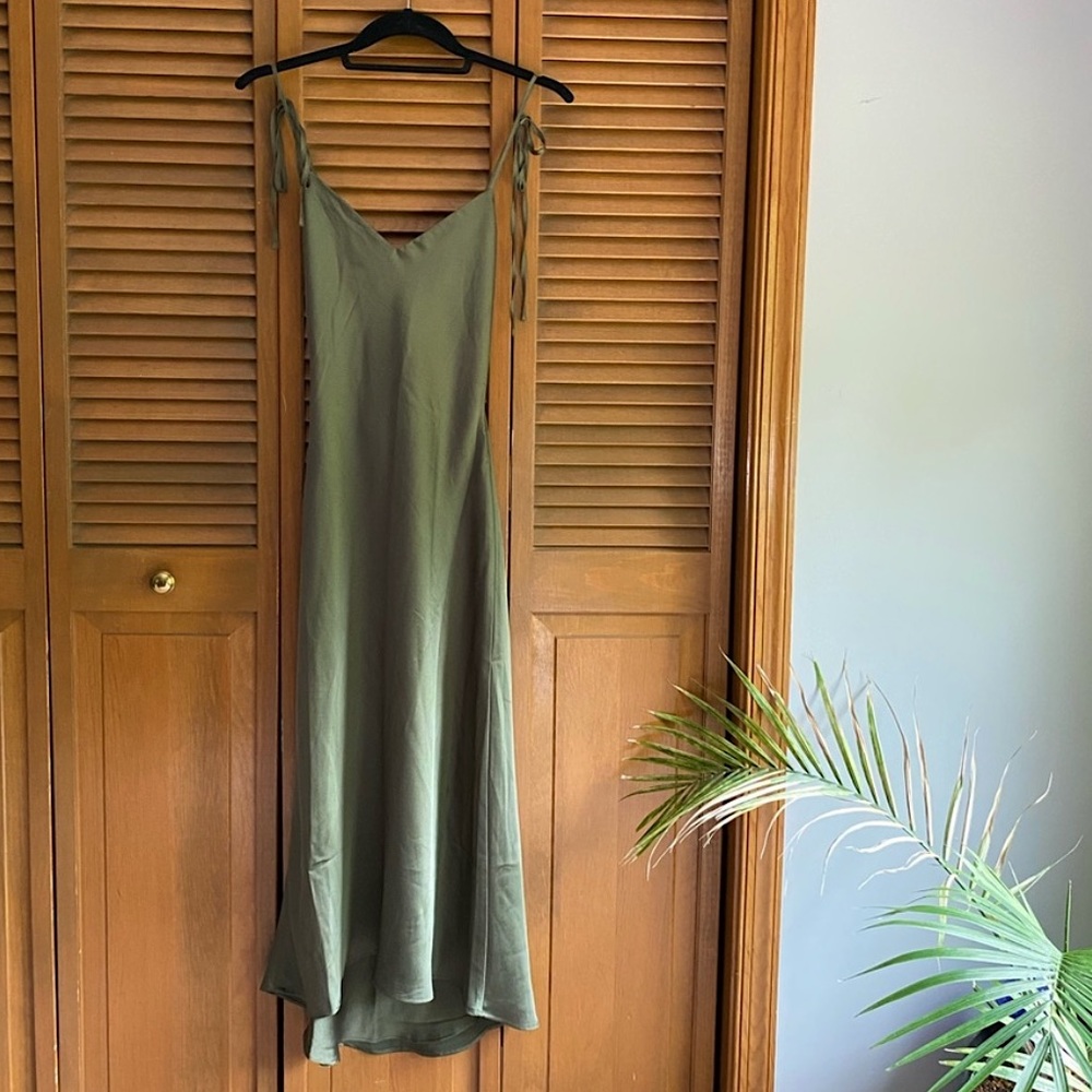 Abercrombie satin midi dress - best dressed guest collection